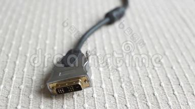 电脑USB连接器。 黑色电线电缆